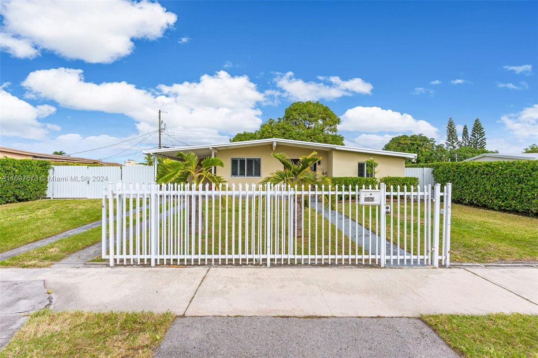 For Sale: $660,000 (4 beds, 2 baths, 1204 Square Feet)