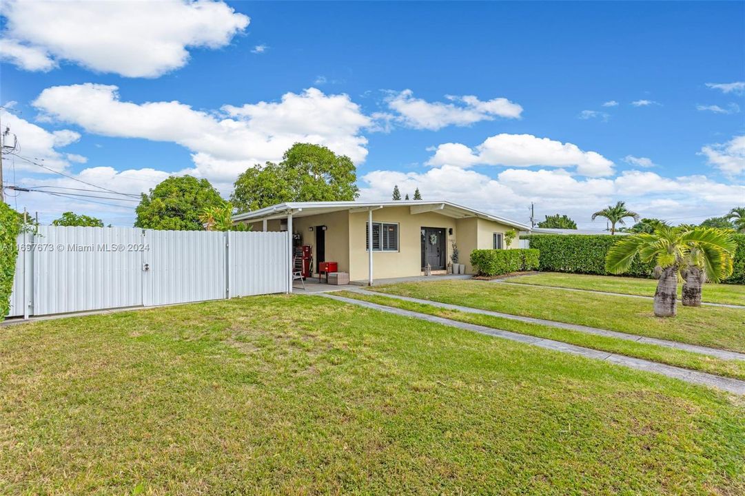 For Sale: $660,000 (4 beds, 2 baths, 1204 Square Feet)