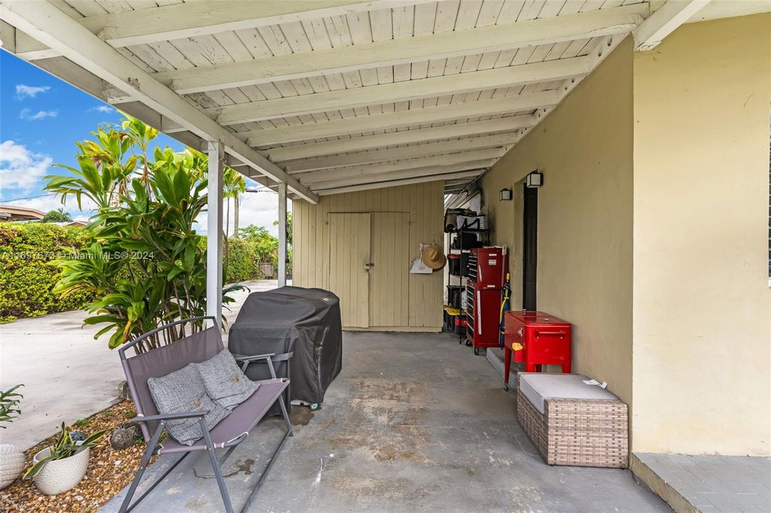 For Sale: $660,000 (4 beds, 2 baths, 1204 Square Feet)