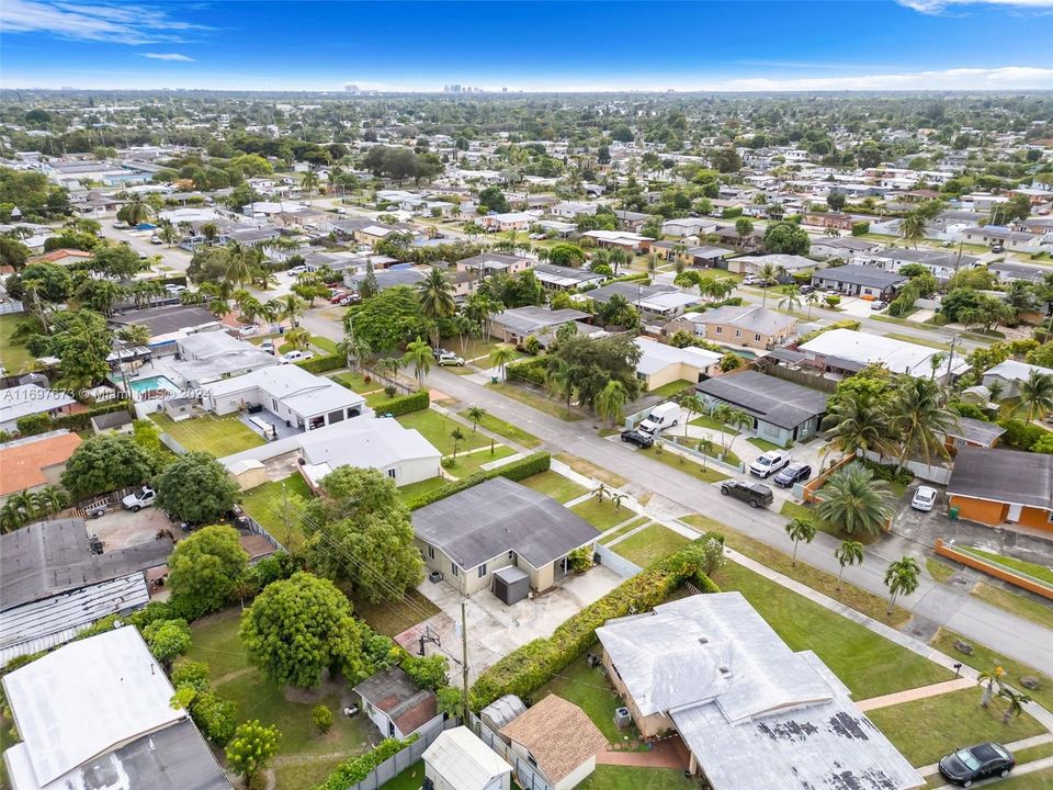 For Sale: $660,000 (4 beds, 2 baths, 1204 Square Feet)