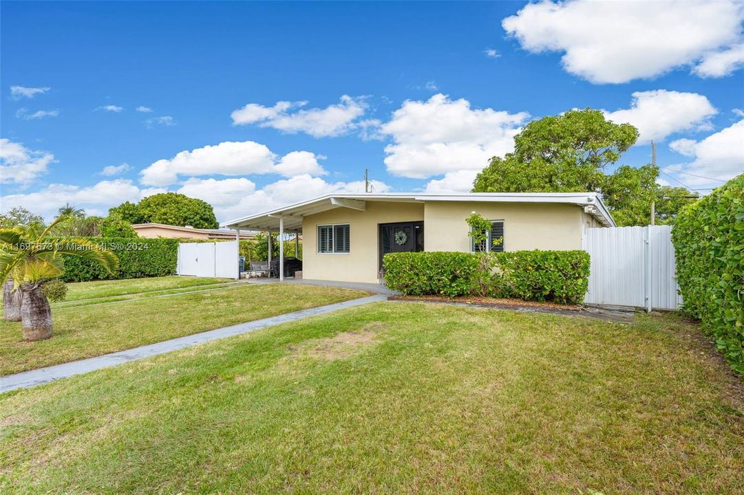 For Sale: $660,000 (4 beds, 2 baths, 1204 Square Feet)