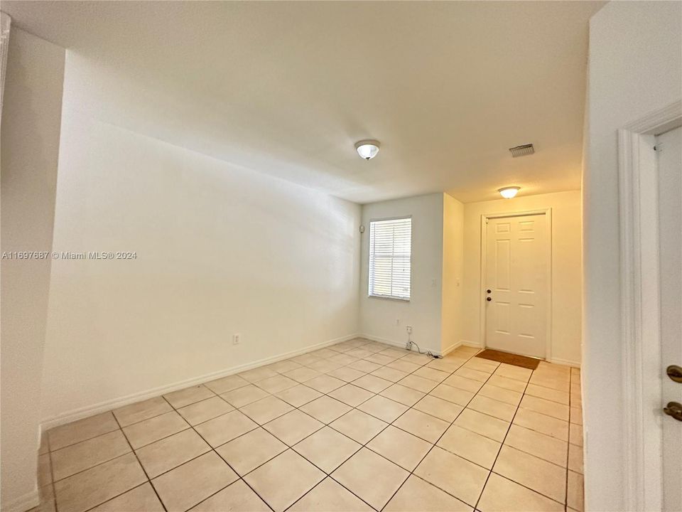 For Rent: $2,990 (3 beds, 2 baths, 1770 Square Feet)