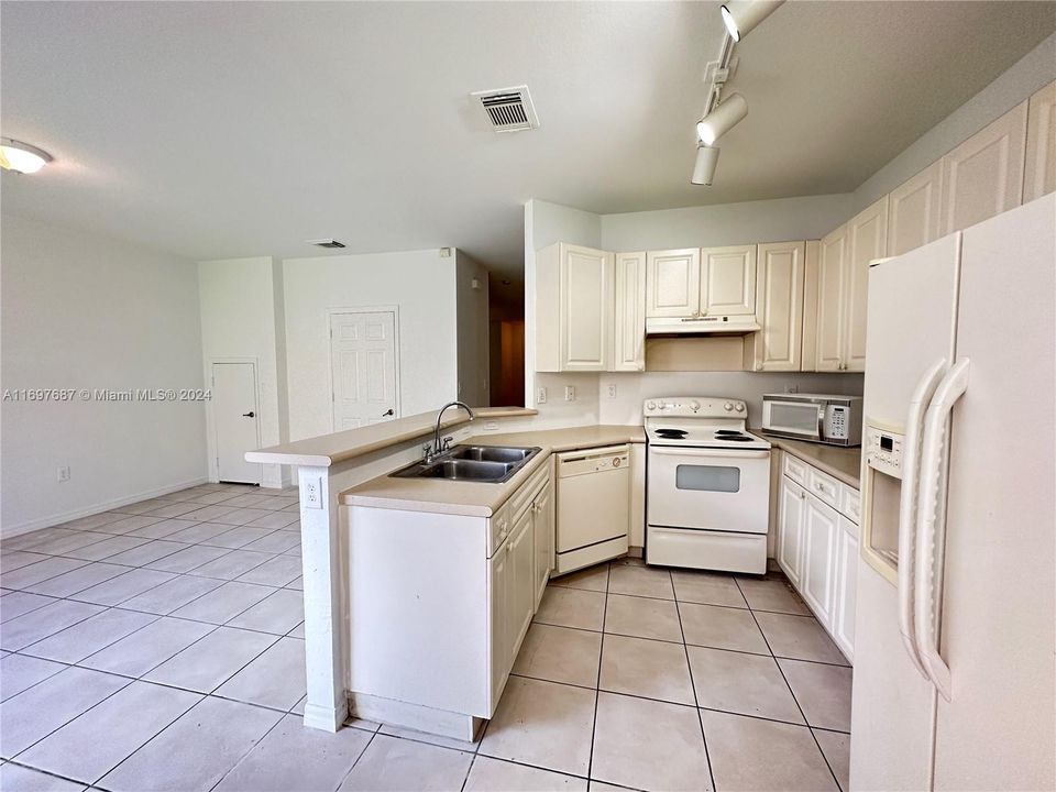 For Rent: $2,990 (3 beds, 2 baths, 1770 Square Feet)