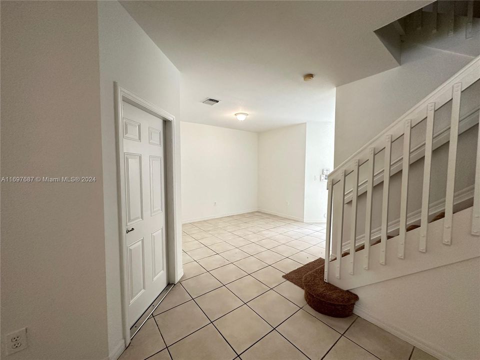 For Rent: $2,990 (3 beds, 2 baths, 1770 Square Feet)