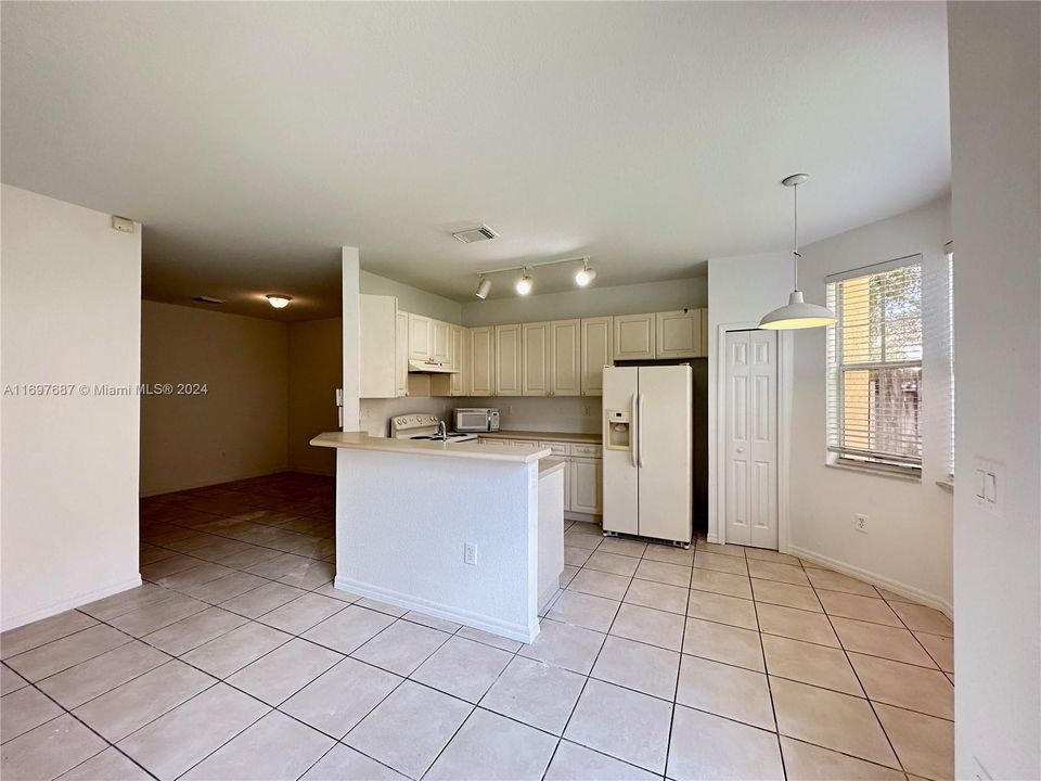 For Rent: $2,990 (3 beds, 2 baths, 1770 Square Feet)