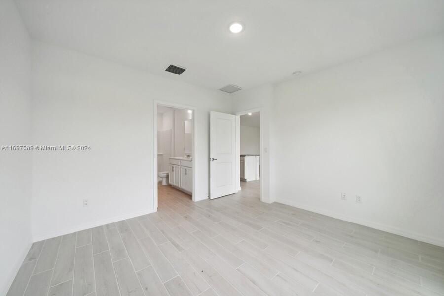 For Rent: $2,500 (4 beds, 2 baths, 2125 Square Feet)