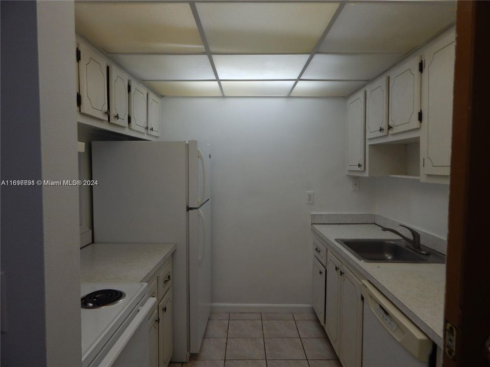 For Rent: $2,300 (2 beds, 2 baths, 906 Square Feet)