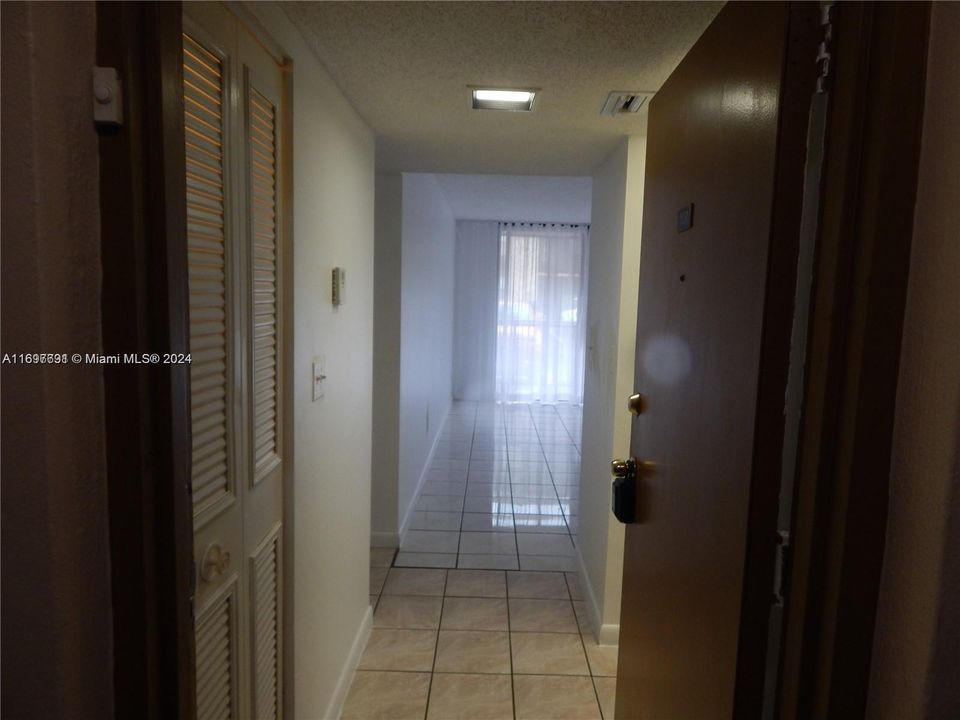 For Rent: $2,300 (2 beds, 2 baths, 906 Square Feet)