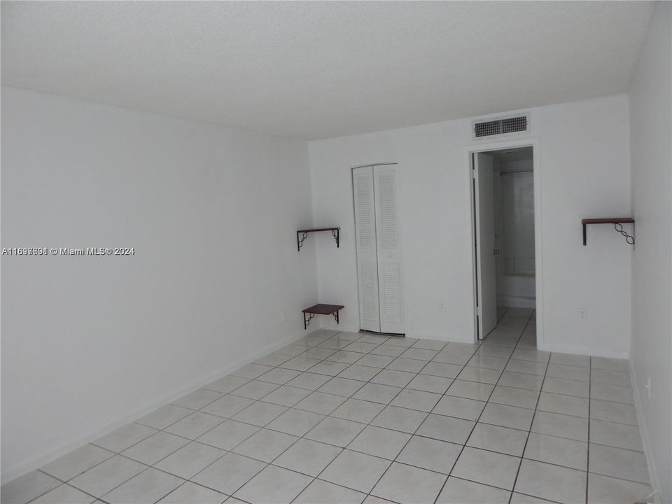 For Rent: $2,300 (2 beds, 2 baths, 906 Square Feet)