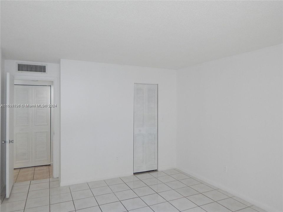 For Rent: $2,300 (2 beds, 2 baths, 906 Square Feet)