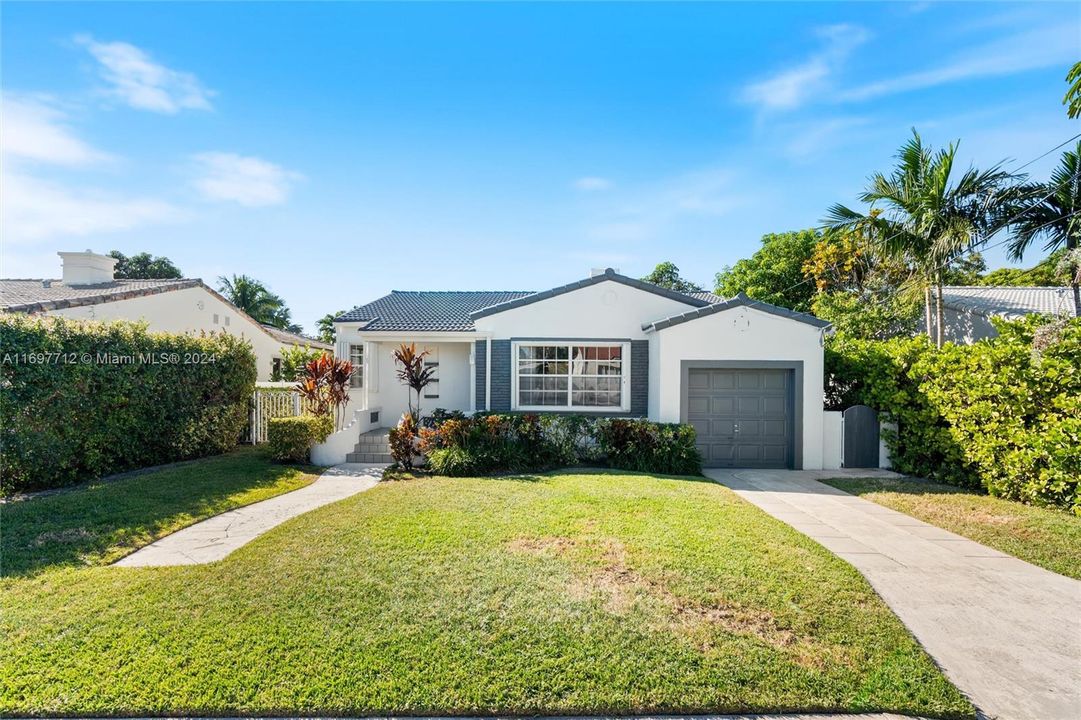 For Sale: $1,795,000 (3 beds, 2 baths, 1640 Square Feet)