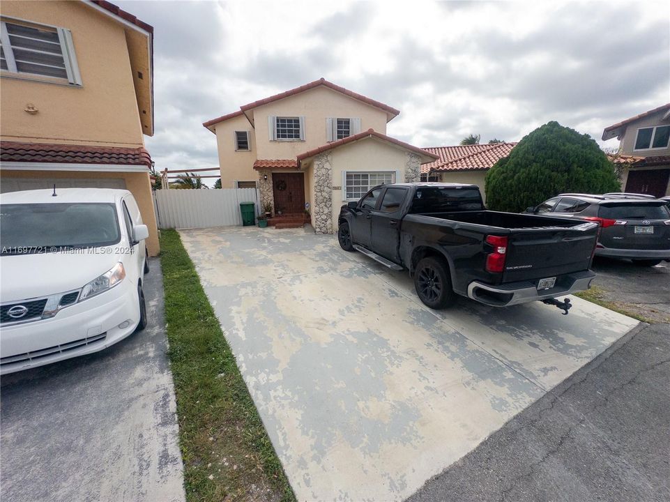 For Sale: $625,000 (3 beds, 2 baths, 1724 Square Feet)