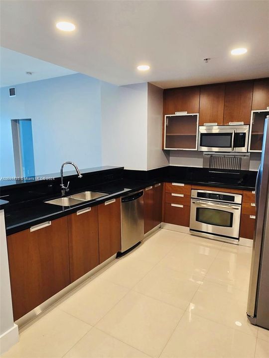 En Venta: $698,000 (2 camas, 2 baños, 1735 Pies cuadrados)