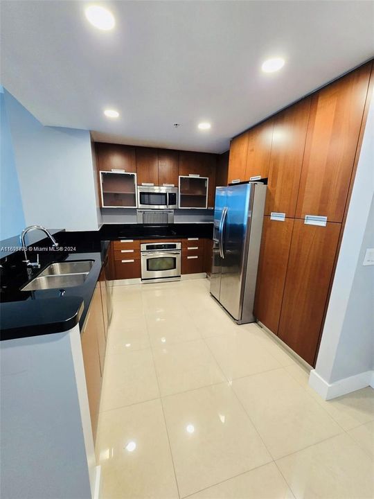 En Venta: $698,000 (2 camas, 2 baños, 1735 Pies cuadrados)