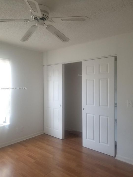 For Sale: $225,000 (2 beds, 2 baths, 864 Square Feet)