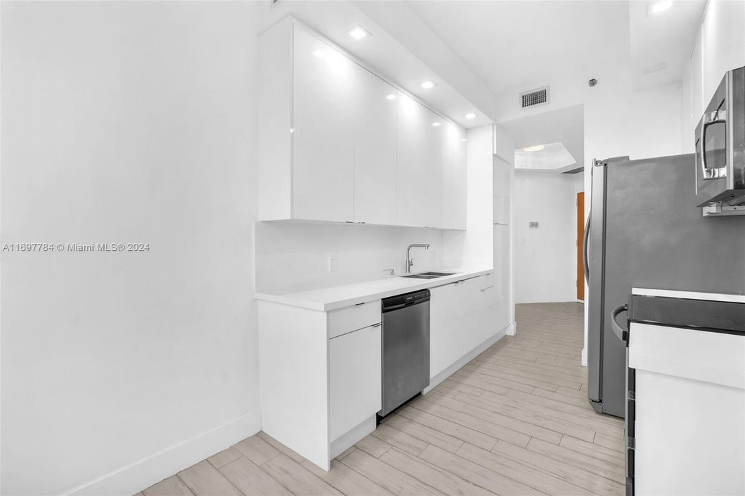 For Sale: $535,000 (2 beds, 2 baths, 1340 Square Feet)