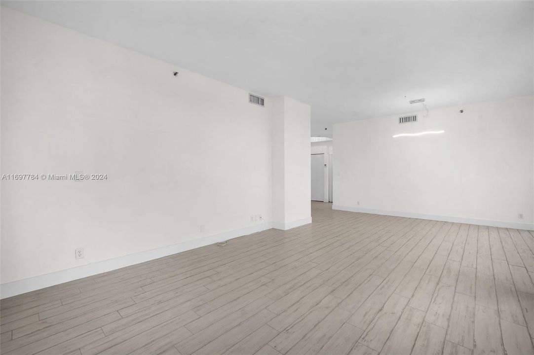 For Sale: $535,000 (2 beds, 2 baths, 1340 Square Feet)