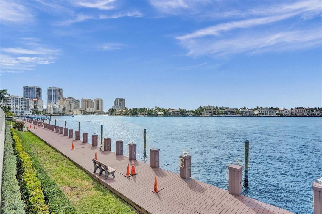 最近售出: $889,000 (2 贝兹, 2 浴室, 1330 平方英尺)