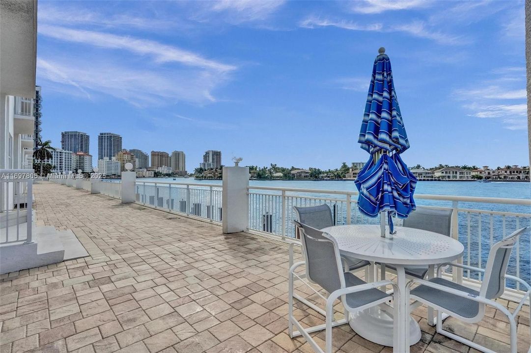 最近售出: $889,000 (2 贝兹, 2 浴室, 1330 平方英尺)