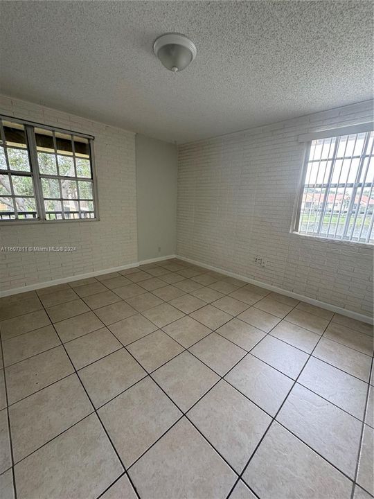 For Rent: $1,800 (1 beds, 1 baths, 785 Square Feet)