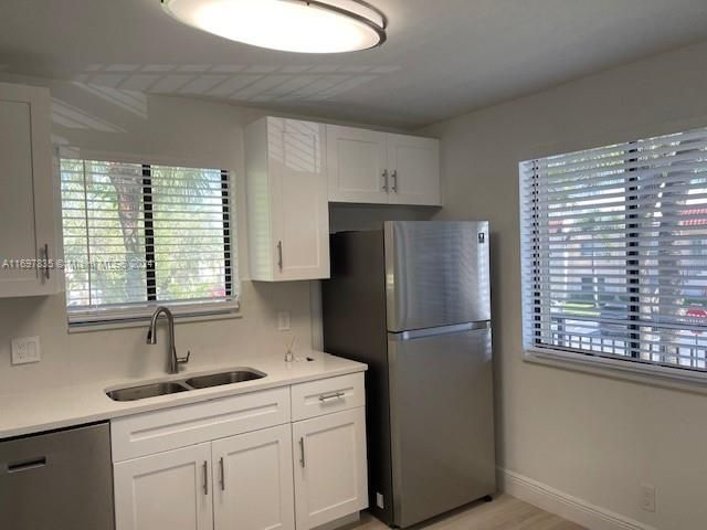 For Rent: $2,500 (2 beds, 2 baths, 1220 Square Feet)