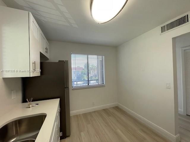 For Rent: $2,500 (2 beds, 2 baths, 1220 Square Feet)