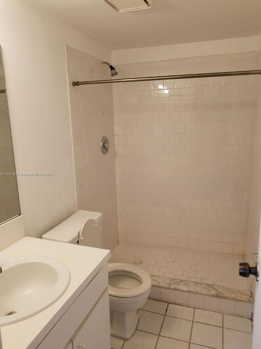 For Rent: $2,200 (2 beds, 2 baths, 940 Square Feet)