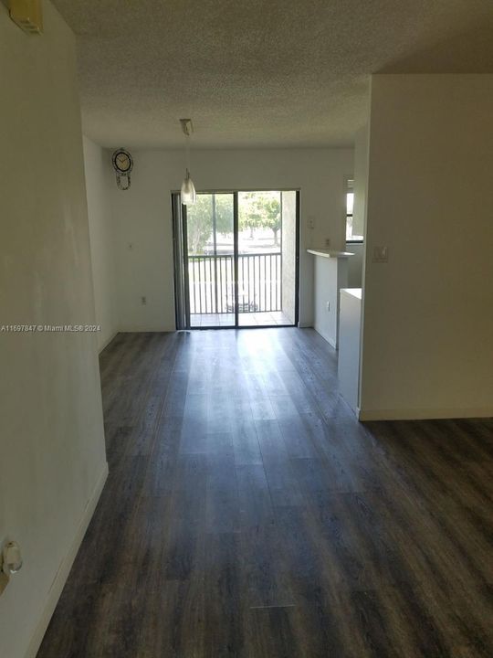 For Rent: $2,200 (2 beds, 2 baths, 940 Square Feet)