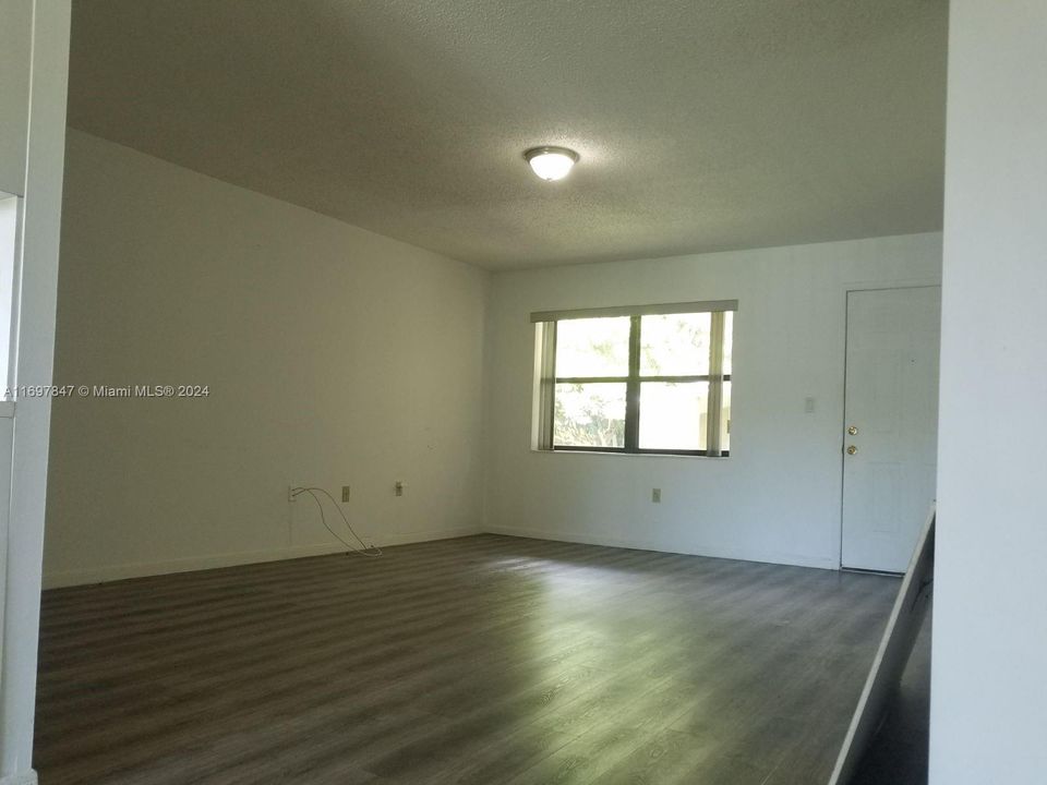 For Rent: $2,200 (2 beds, 2 baths, 940 Square Feet)