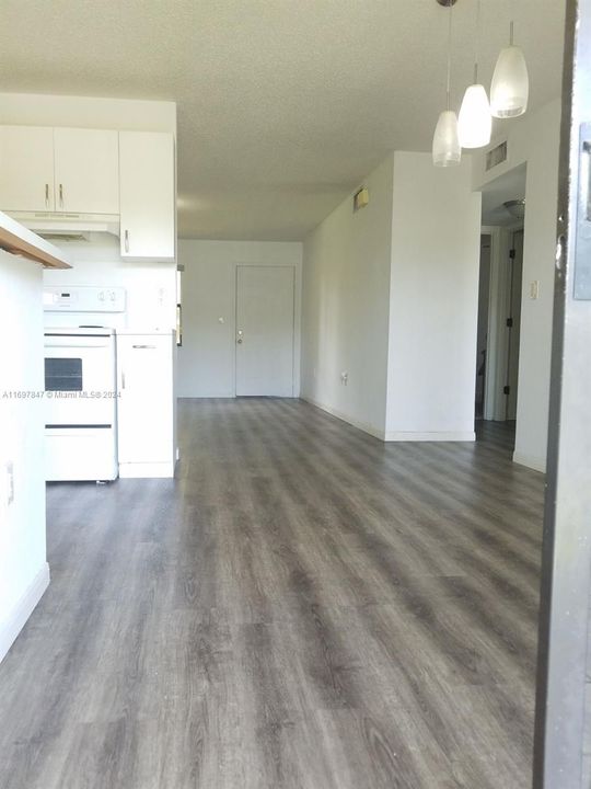 For Rent: $2,200 (2 beds, 2 baths, 940 Square Feet)