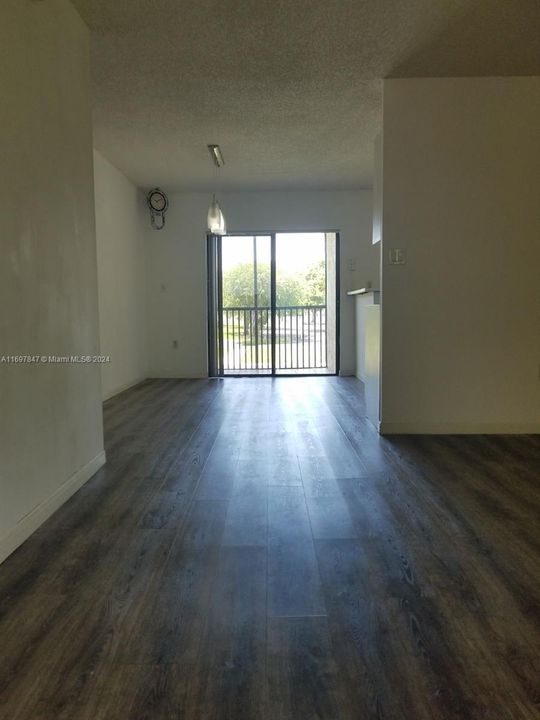 For Rent: $2,200 (2 beds, 2 baths, 940 Square Feet)