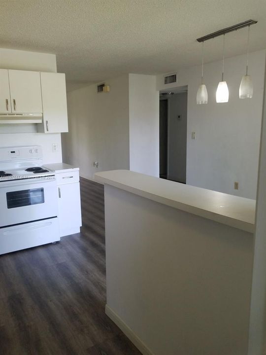 For Rent: $2,200 (2 beds, 2 baths, 940 Square Feet)