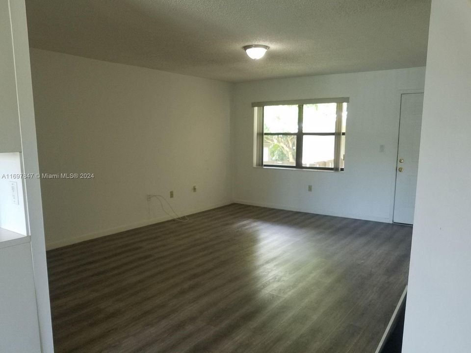 For Rent: $2,200 (2 beds, 2 baths, 940 Square Feet)