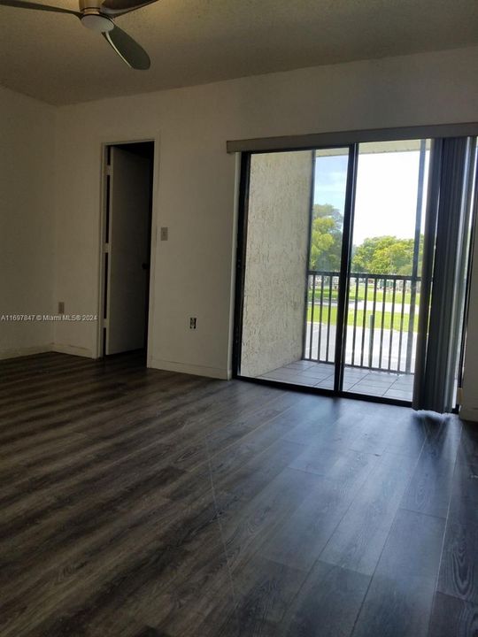 For Rent: $2,200 (2 beds, 2 baths, 940 Square Feet)