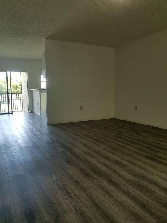 For Rent: $2,200 (2 beds, 2 baths, 940 Square Feet)