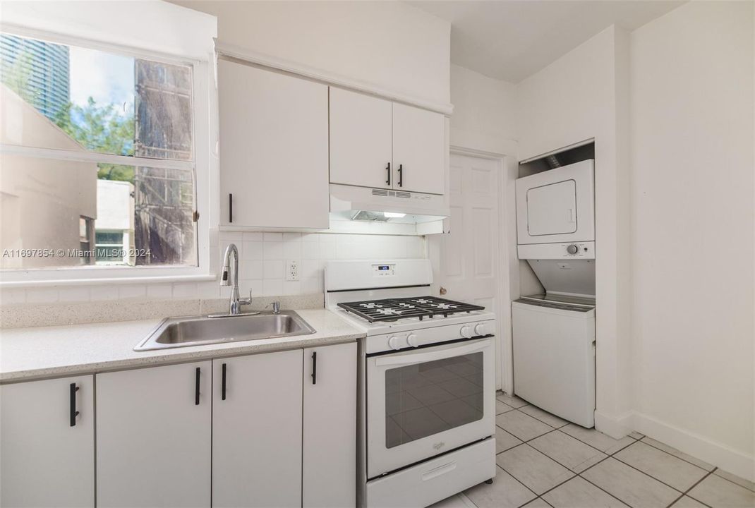 For Rent: $1,600 (1 beds, 1 baths, 525 Square Feet)