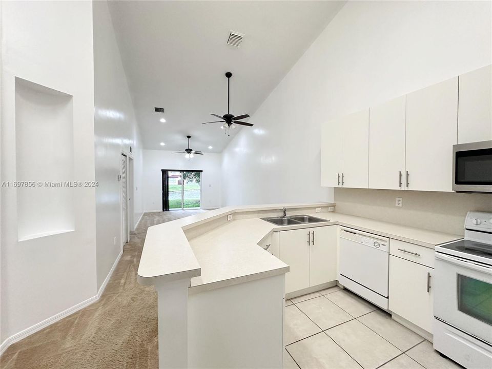 For Rent: $2,275 (2 beds, 2 baths, 1258 Square Feet)