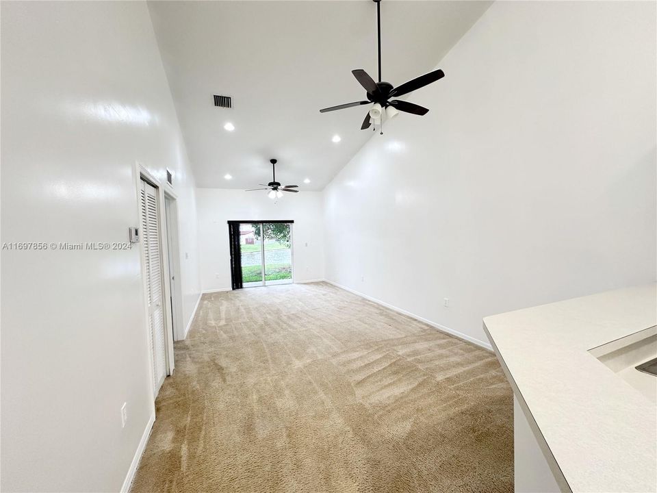 For Rent: $2,275 (2 beds, 2 baths, 1258 Square Feet)