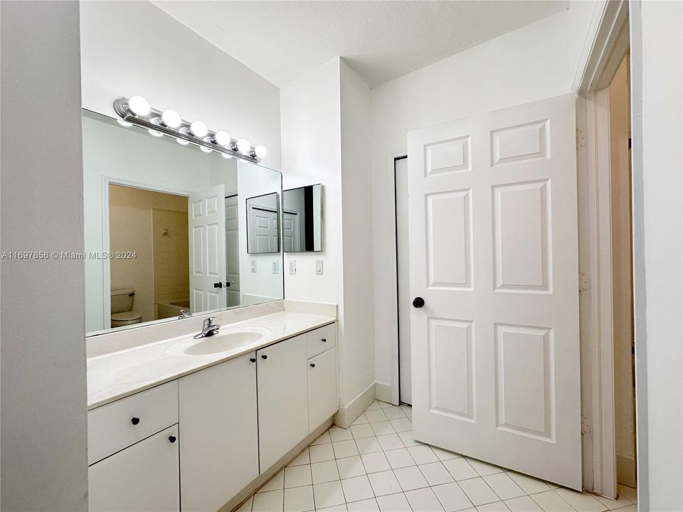 For Rent: $2,275 (2 beds, 2 baths, 1258 Square Feet)