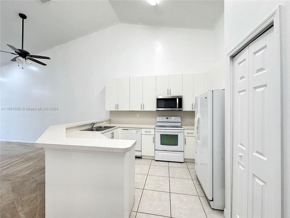 For Rent: $2,275 (2 beds, 2 baths, 1258 Square Feet)