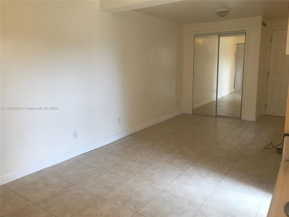 For Rent: $1,700 (0 beds, 1 baths, 1095 Square Feet)