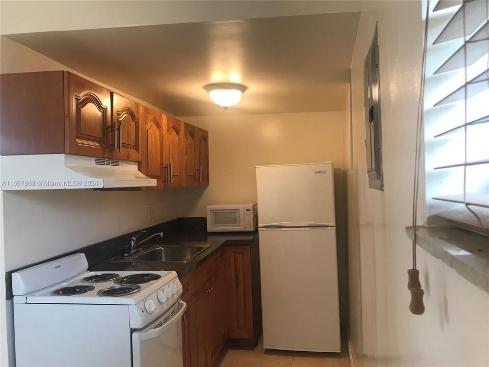 For Rent: $1,700 (0 beds, 1 baths, 1095 Square Feet)