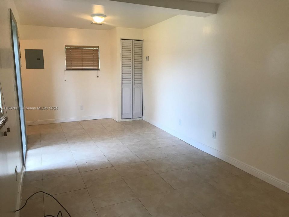 For Rent: $1,700 (0 beds, 1 baths, 1095 Square Feet)