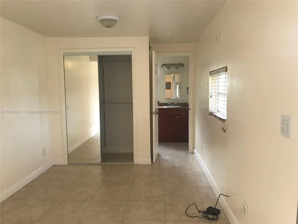 For Rent: $1,700 (0 beds, 1 baths, 1095 Square Feet)