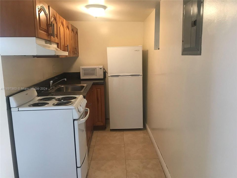 For Rent: $1,700 (0 beds, 1 baths, 1095 Square Feet)