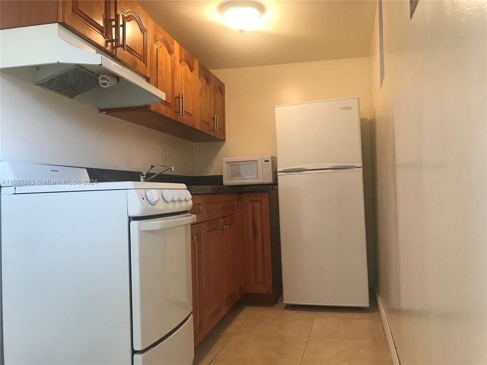 For Rent: $1,700 (0 beds, 1 baths, 1095 Square Feet)