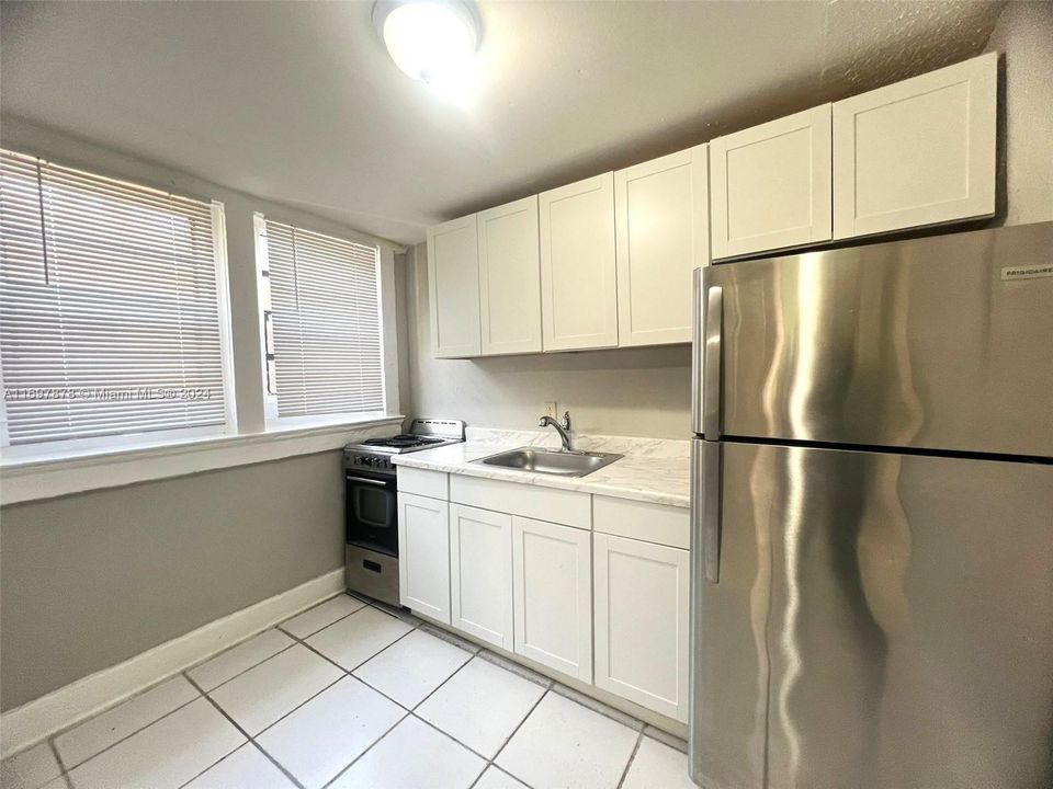 For Rent: $1,700 (0 beds, 1 baths, 442 Square Feet)