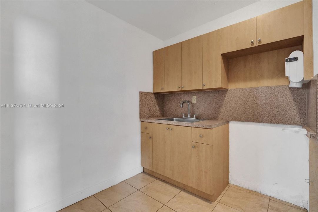 Activo con contrato: $509,900 (5 camas, 4 baños, 2346 Pies cuadrados)