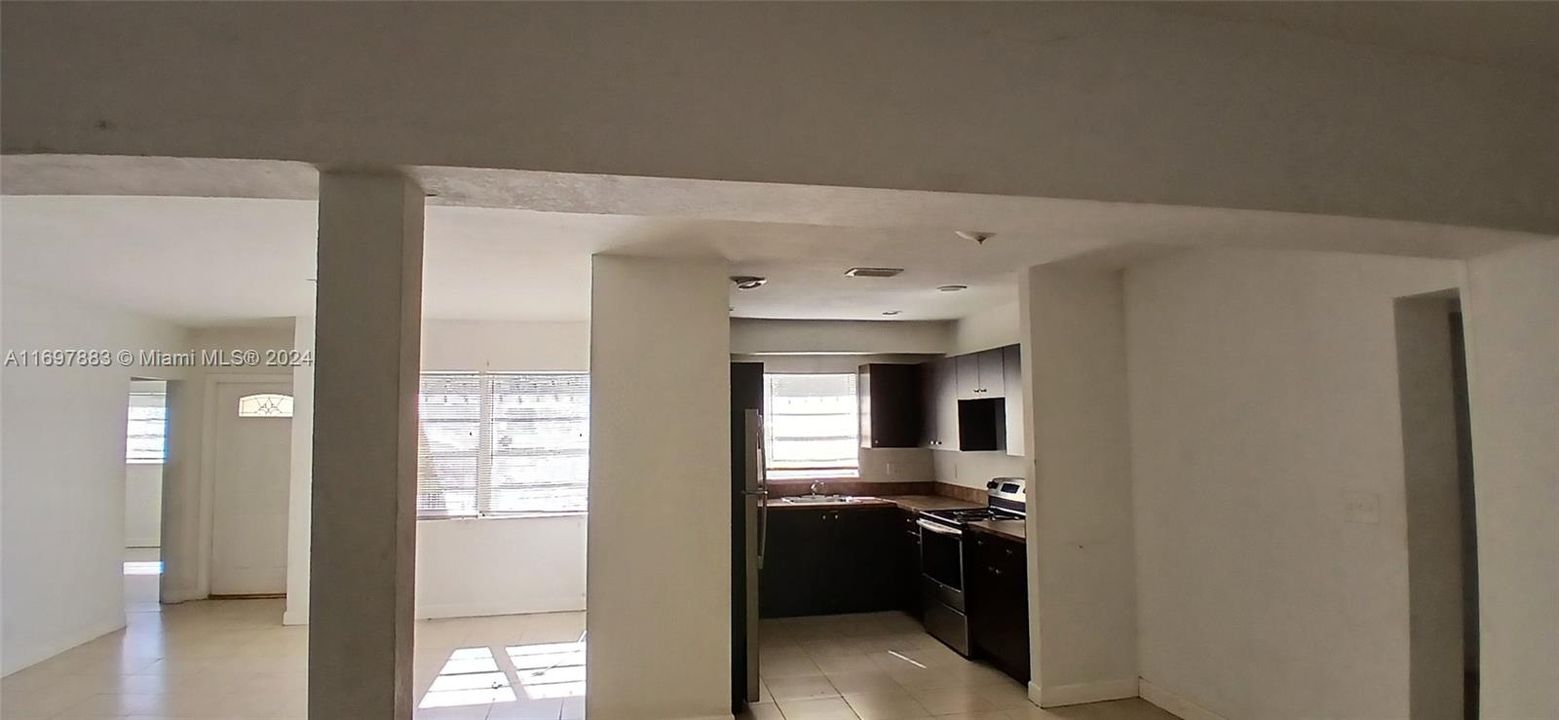 En Venta: $604,000 (4 camas, 2 baños, 2061 Pies cuadrados)