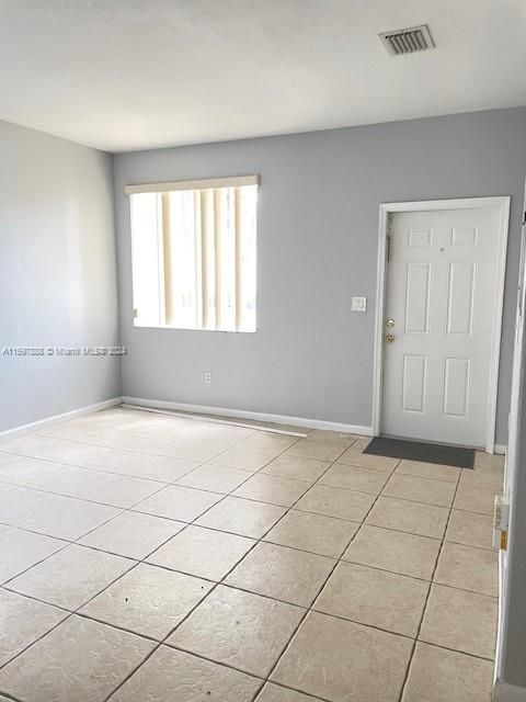 For Rent: $2,100 (3 beds, 2 baths, 1302 Square Feet)